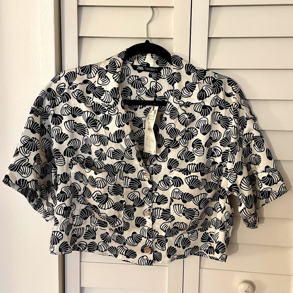 Zara Women Navy White Satin Effect Shell Print Crop Short Sleeve Top